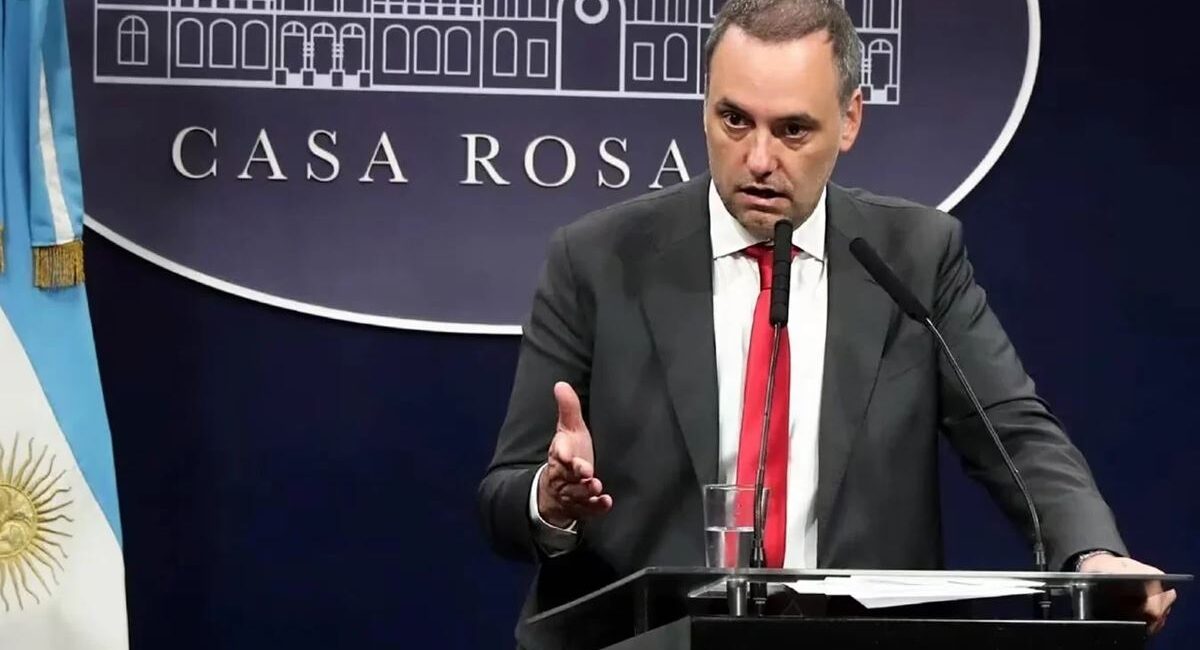 Adorni desmintió que la TV Pública no vaya a transmitir el Mundial 2026